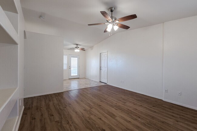 Building Photo - 3 Bedroom, 2 Bath Ranch Style Home in Pres...