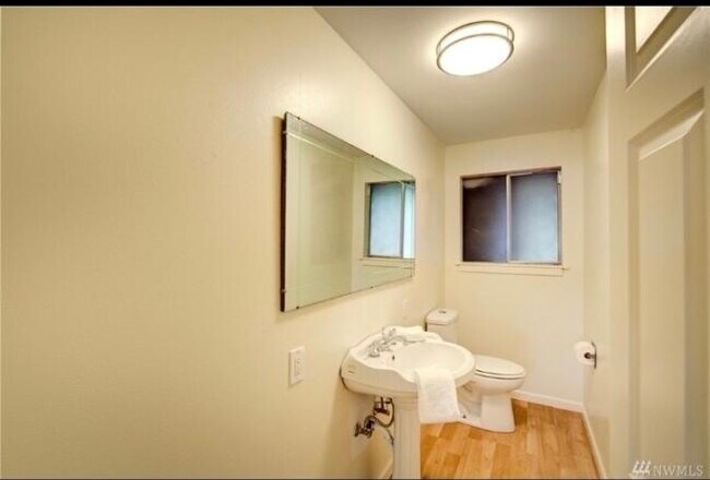 Foto del edificio - 11303 14th Ave NE