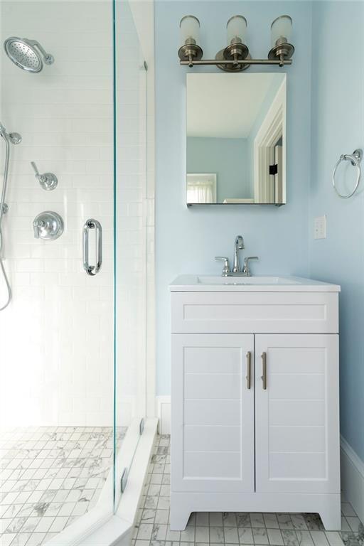 Building Photo - 1 Ella Ter