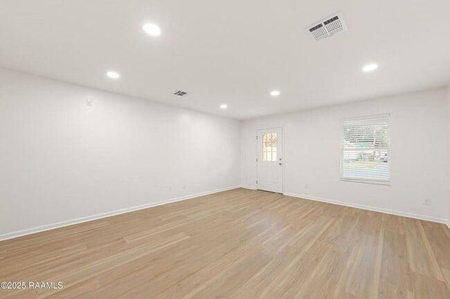 Foto del edificio - FOR RENT in LAFAYETTE!