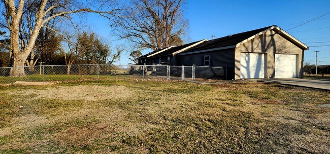 Building Photo - 991 Co Rd 1367