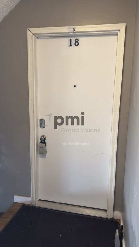 Foto principal - 24 W Buchanan Ave