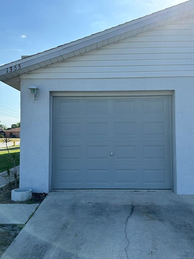 Building Photo - Duplex