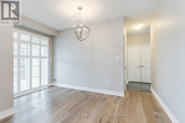 Photo du bâtiment - 2326 Taunton Rd