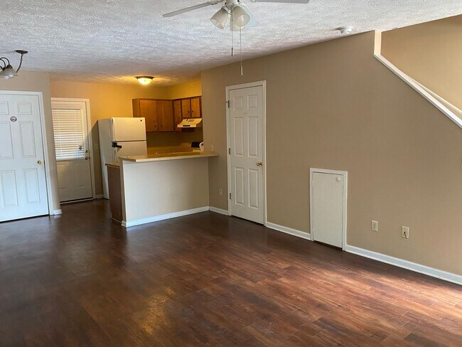 Foto del edificio - 2 Bed 1.5 Bath Townhouse