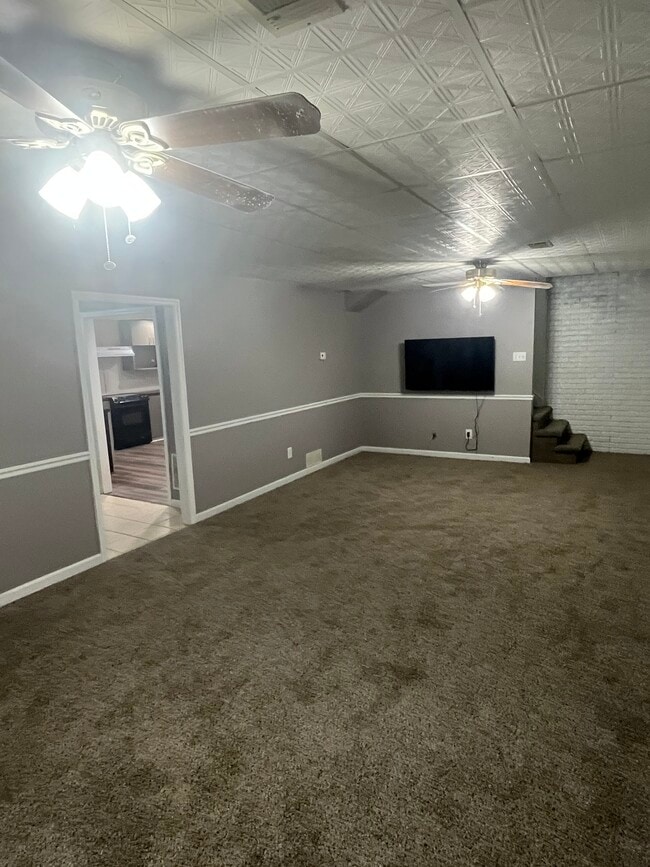 Building Photo - 238 Manchester Dr Building Photo - 238 Manchester Dr