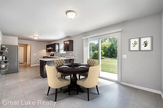 Building Photo - 4 br, 2.5 bath House - 8790 Tiburon Lane