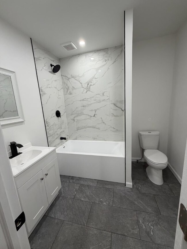 Building Photo - 6-36 Beach 22nd St