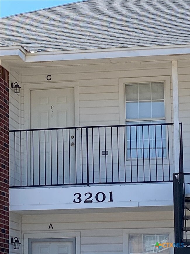 Building Photo - 3201 Hereford Ln