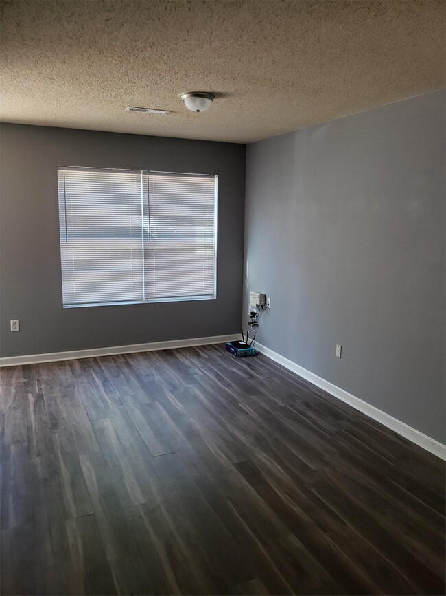 Building Photo - 2502 Fescue Pl