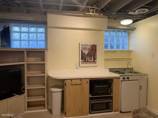 Building Photo - 1222 Hemlock St NW