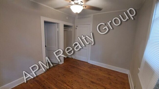 Building Photo - Updated two bedroom house