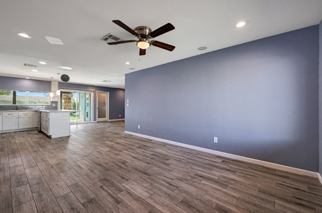 Building Photo - 2701 E Villa Rita Dr