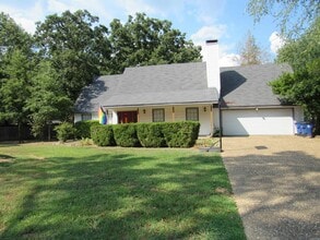 Building Photo - 32 Cinderwood Cove