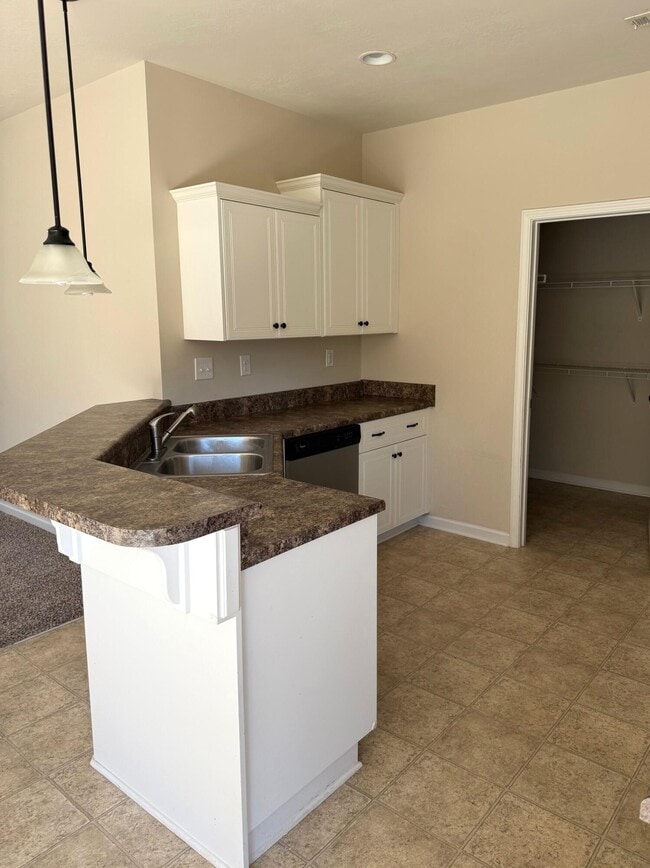 Building Photo - 312 Crown Heights Way