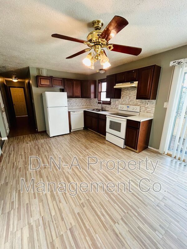 Foto del edificio - 5081 Pine Ridge Rd N