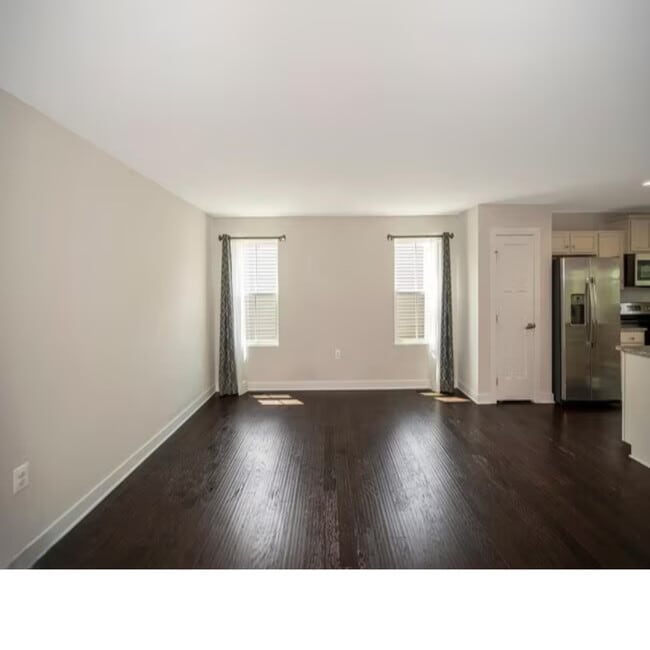 Foto del edificio - 11360 Emerald Dr