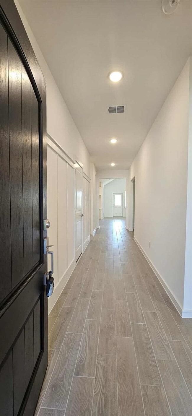 Foto del edificio - 8422 Bay Oaks Dr