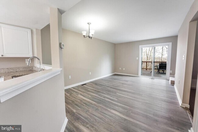 Foto del edificio - 15367 Gatehouse Terrace