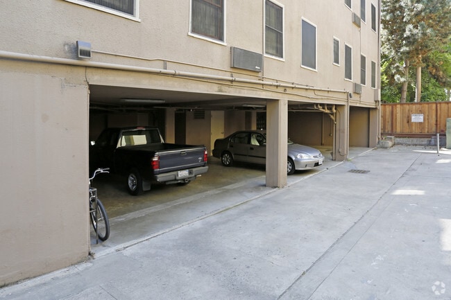 Building Photo - Auslander Apartments