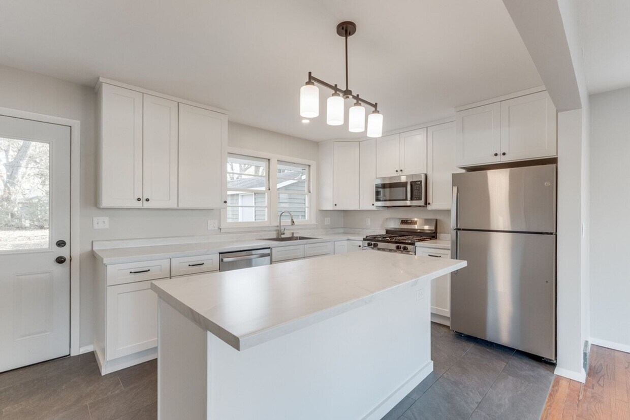 Foto principal - Fully remodeled 4 Bed / 2 bath ranch home