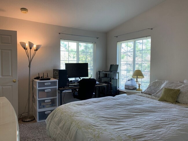 Building Photo - 2BD 2Bath Condo Close to CSU