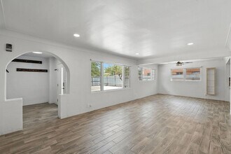 Building Photo - 1520 E 10th St