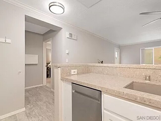 Foto del edificio - 3440 Lebon Dr