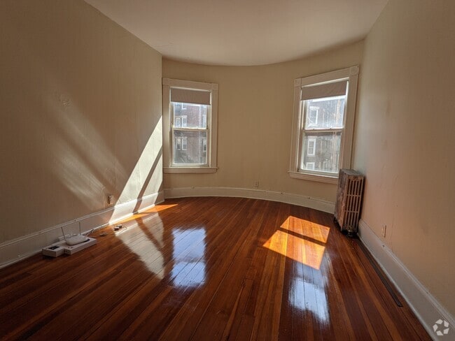 Building Photo - 1463 Beacon St