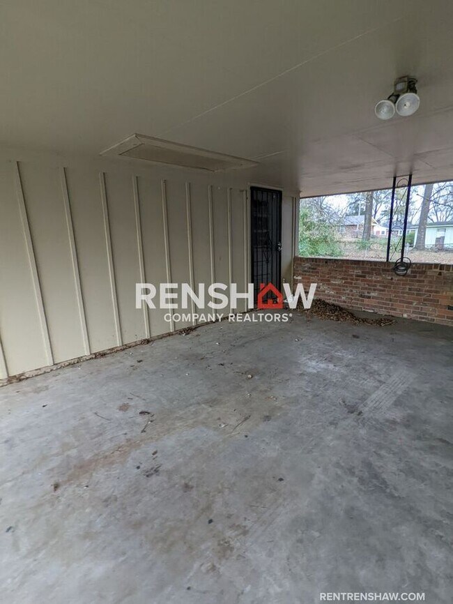 Foto del edificio - New Property for Rent - 3 bed 1.5 bath - N...