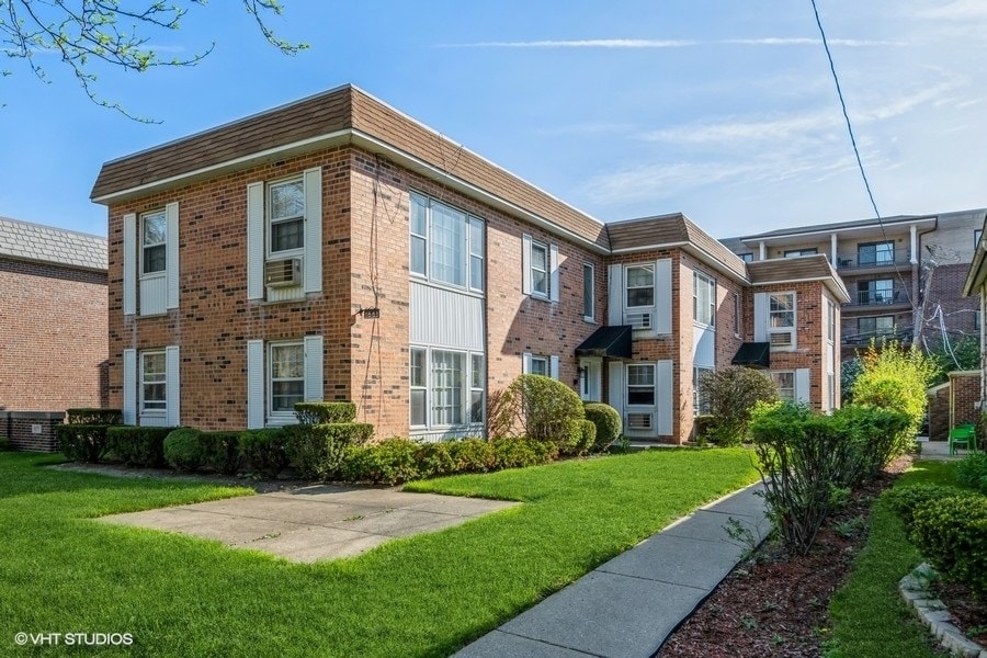 1661 Green Bay Rd Unit 1B, Highland Park, IL 60035 Condo for Rent in