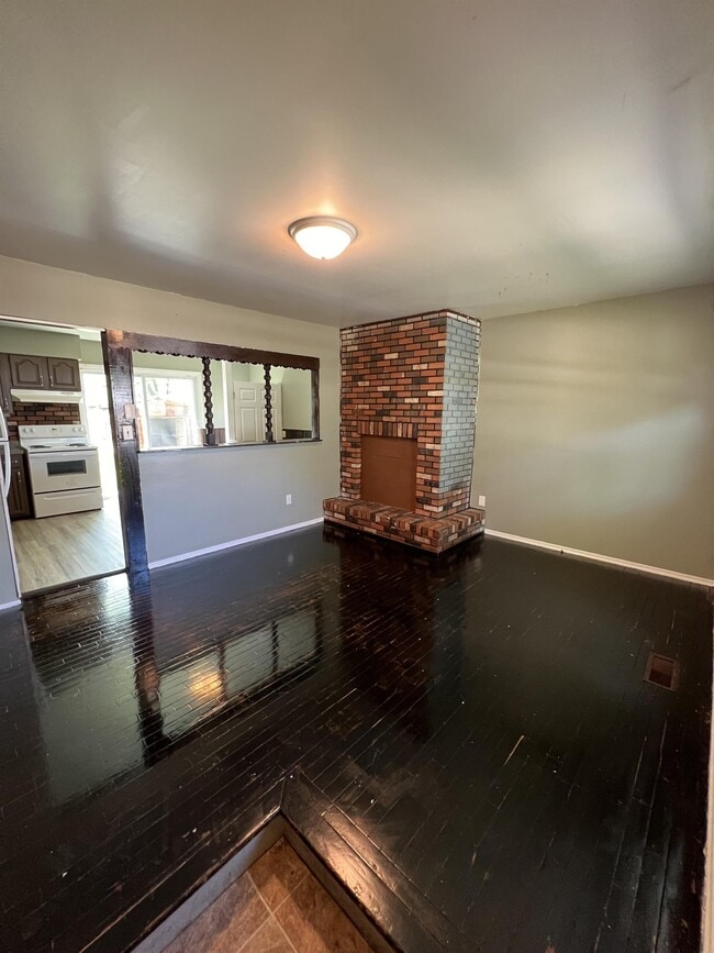 Photo - 1413 Mark Twain Dr House