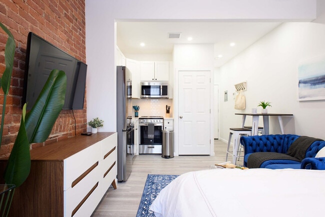 Building Photo - 240e E 75th St