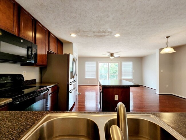 Building Photo - 3 bed/2.5 bath Townhouse in Westover - Ava...