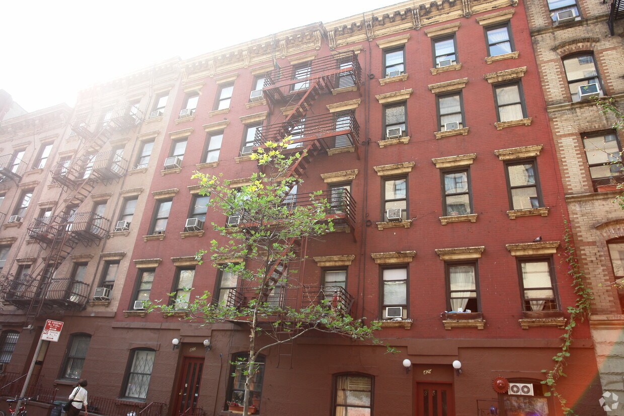 Foto del edificio - 422-424 W 56th St