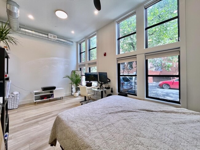 Building Photo - 375 Monmouth St