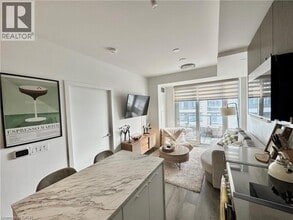 Building Photo - 15 Wellington St S