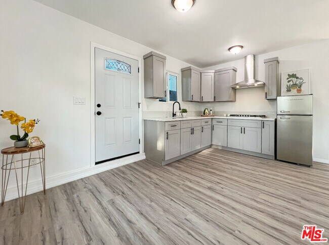 Foto del edificio - 8946 Bryson Ave