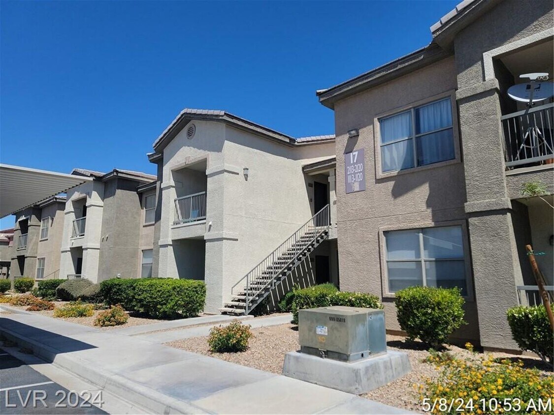 Primary Photo - FANATASTIC 3 BED 2 BATH 2ND FLOOR UNIT IN ...