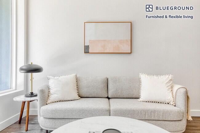 Foto del edificio - 6677 Santa Monica Blvd