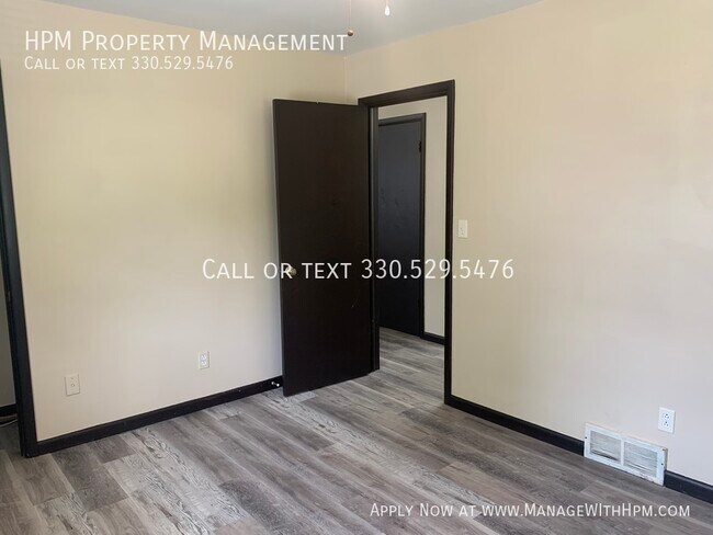 Building Photo - Two Bedroom Ranch Style Duplex For Rent