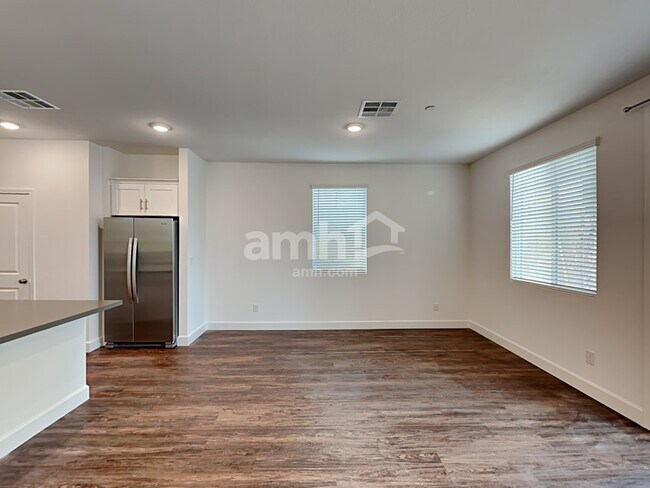 Building Photo - 10076 Roseum Ct