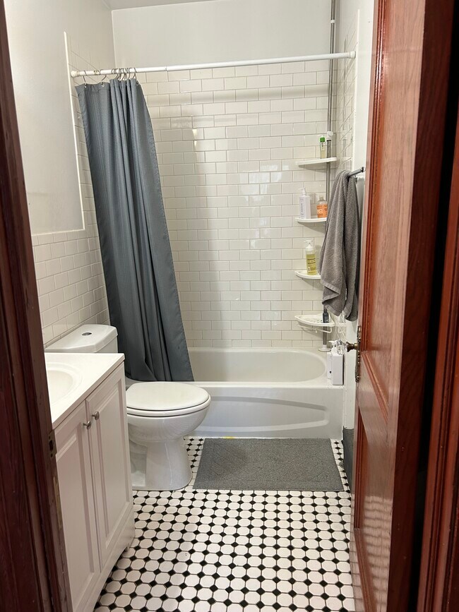 Building Photo - 711 Emerson St