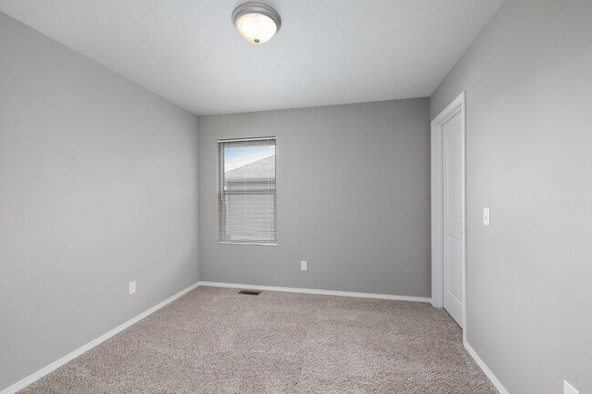 Foto del edificio - 5468 Yew St W