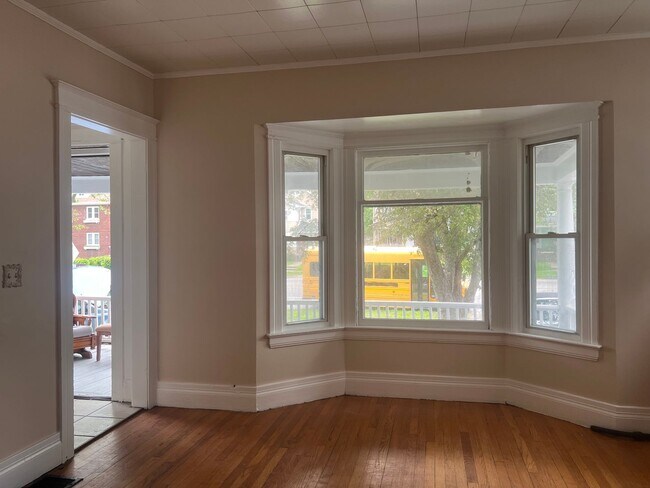 Foto del edificio - 943-945 Dewey Ave