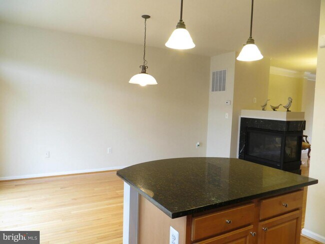 Foto del edificio - 4663 Carisbrooke Ln