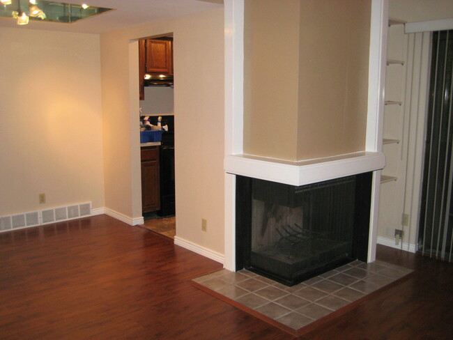 Building Photo - 6885 Countrywoods Cir
