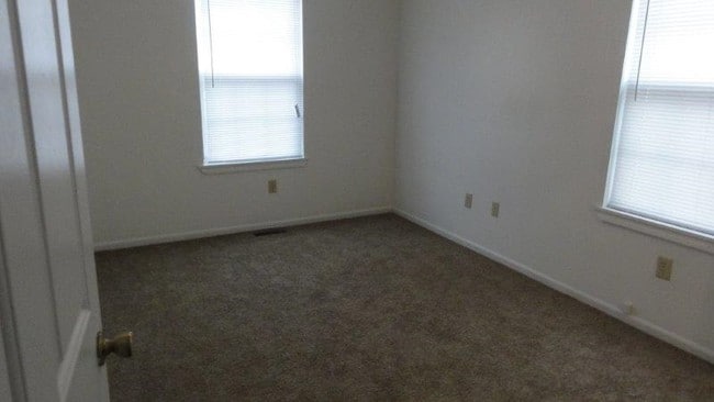 Building Photo - Waterford Townhomes