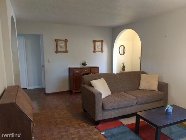Building Photo - 3 br, 2.5 bath House - 1300 NE 18th Street