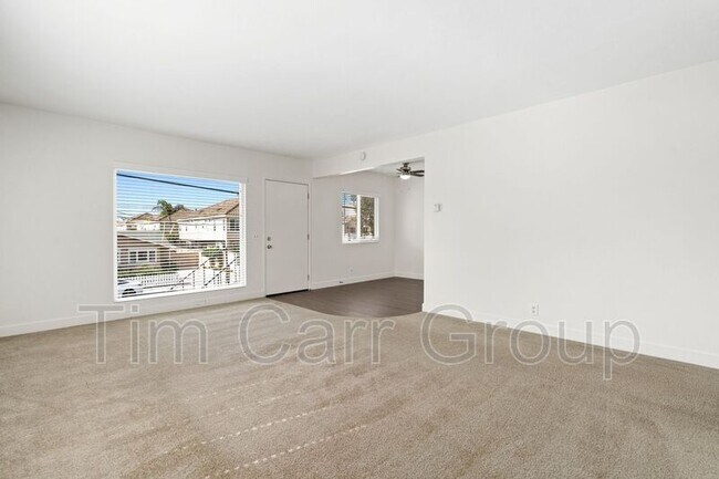 Building Photo - 178 E 18th St